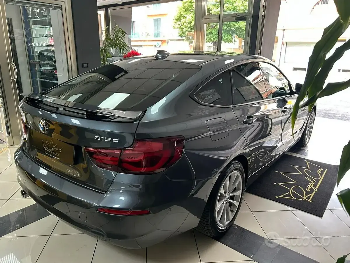 Gebraucht BMW 318 150 PS (110 kW) 2019 Grau Limousine