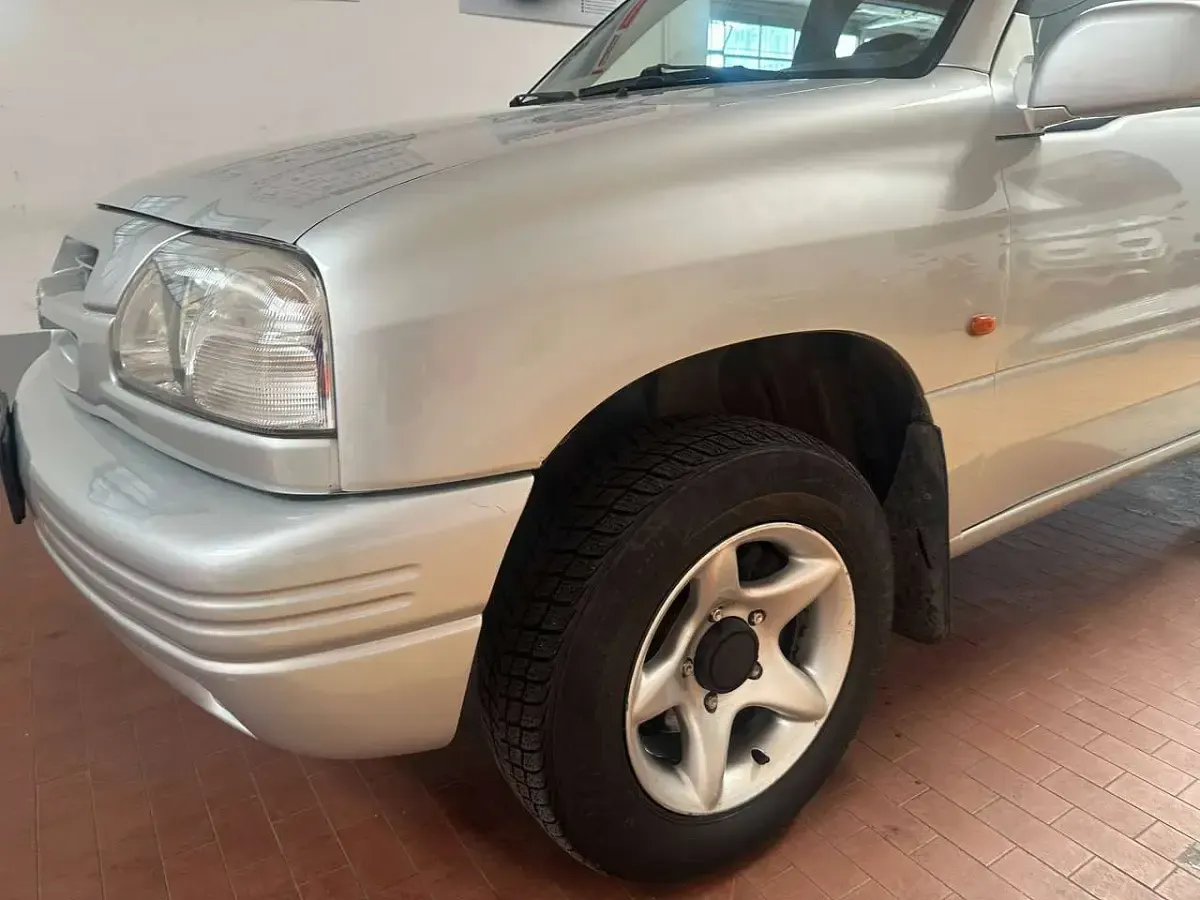 Usata Suzuki Grand Vitara 94 CV (69 kW) 2001 Argento SUV