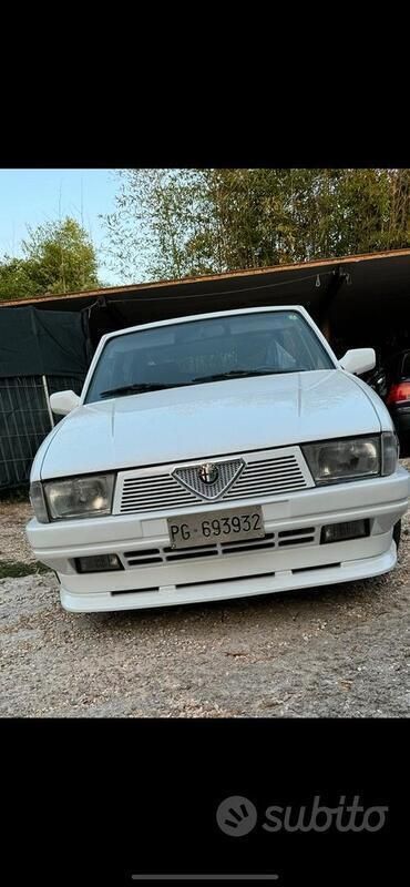 Usata Alfa Romeo 75 148 CV (108 kW) 1988 Bianco Berlina