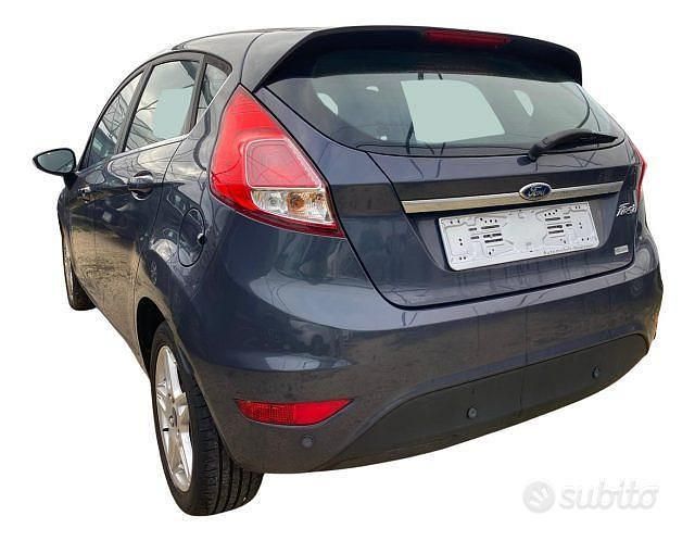 Begagnad Ford Fiesta 75 HK (55 kW) 2015 Grå Sedan