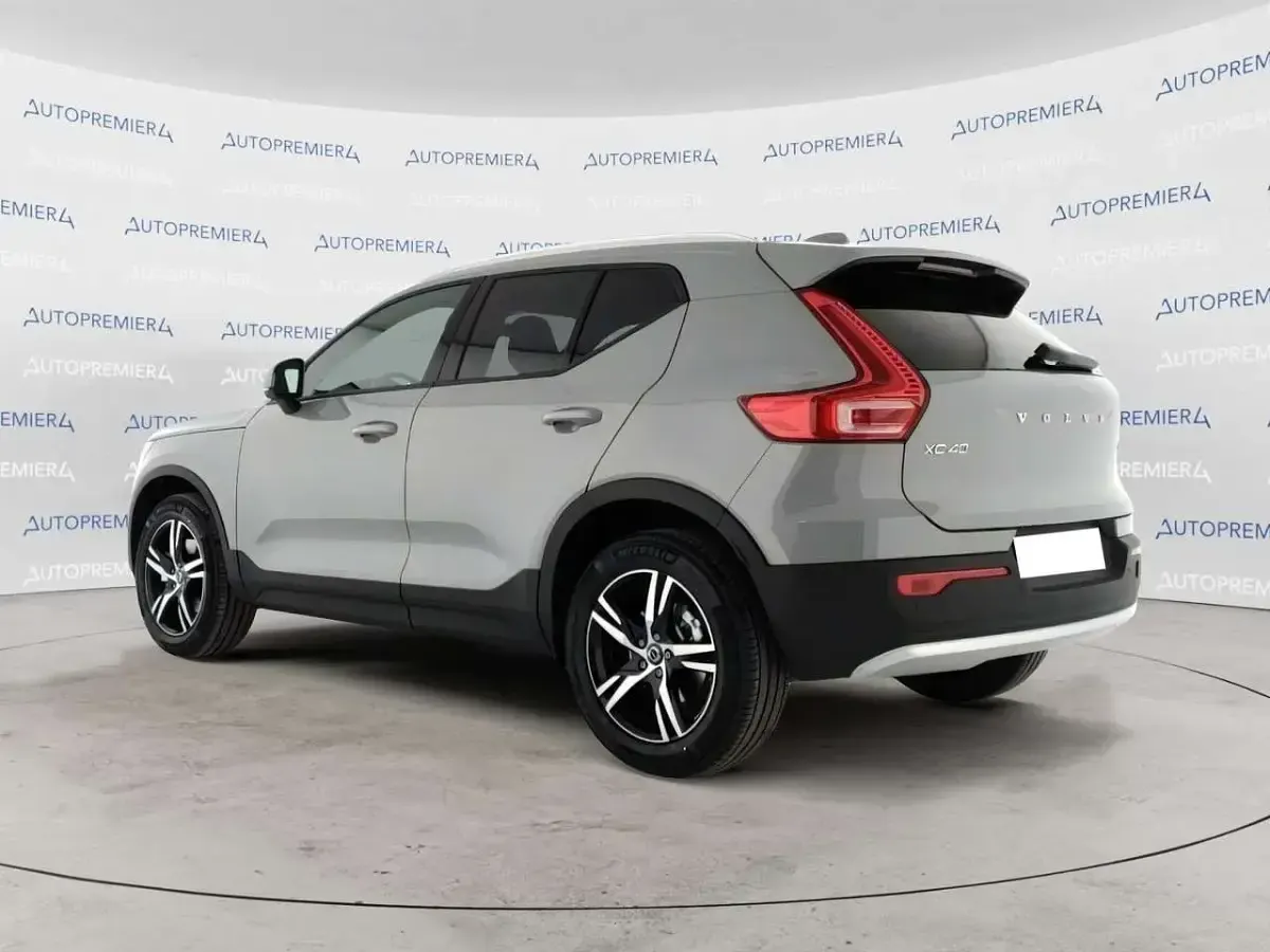 Nuova Volvo XC40 Core 163 CV (119 kW) 2026 Grigio SUV