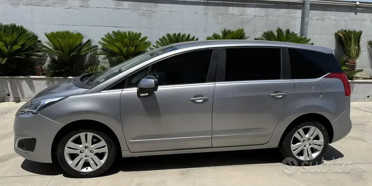 Usata Peugeot 5008 120 CV (88 kW) 2015 Grigio Monovolume