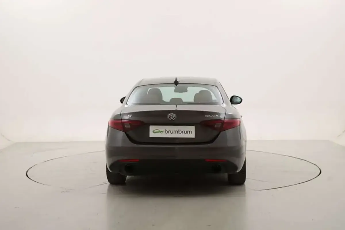 Usata Alfa Romeo Giulia 209 CV (153 kW) 2023 Grigio Berlina