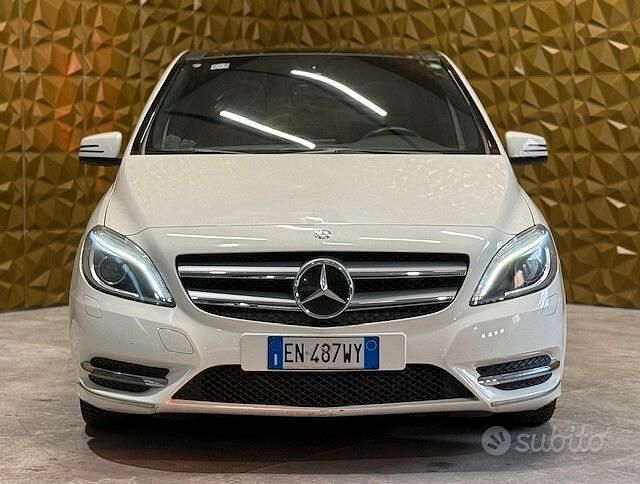 Usata Mercedes B180 Premium 109 CV (80 kW) 2012 Bianco Monovolume