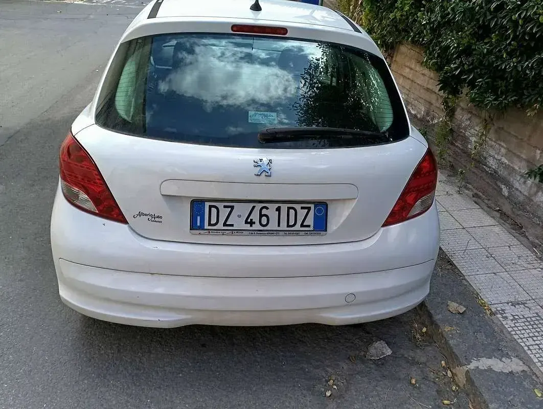 Usata Peugeot 207 68 CV (50 kW) 2010 Bianco Berlina