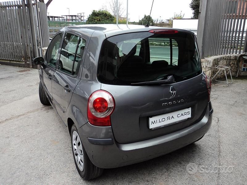 Usata Renault Modus Initiale 85 CV (62 kW) 2007 Grigio Monovolume