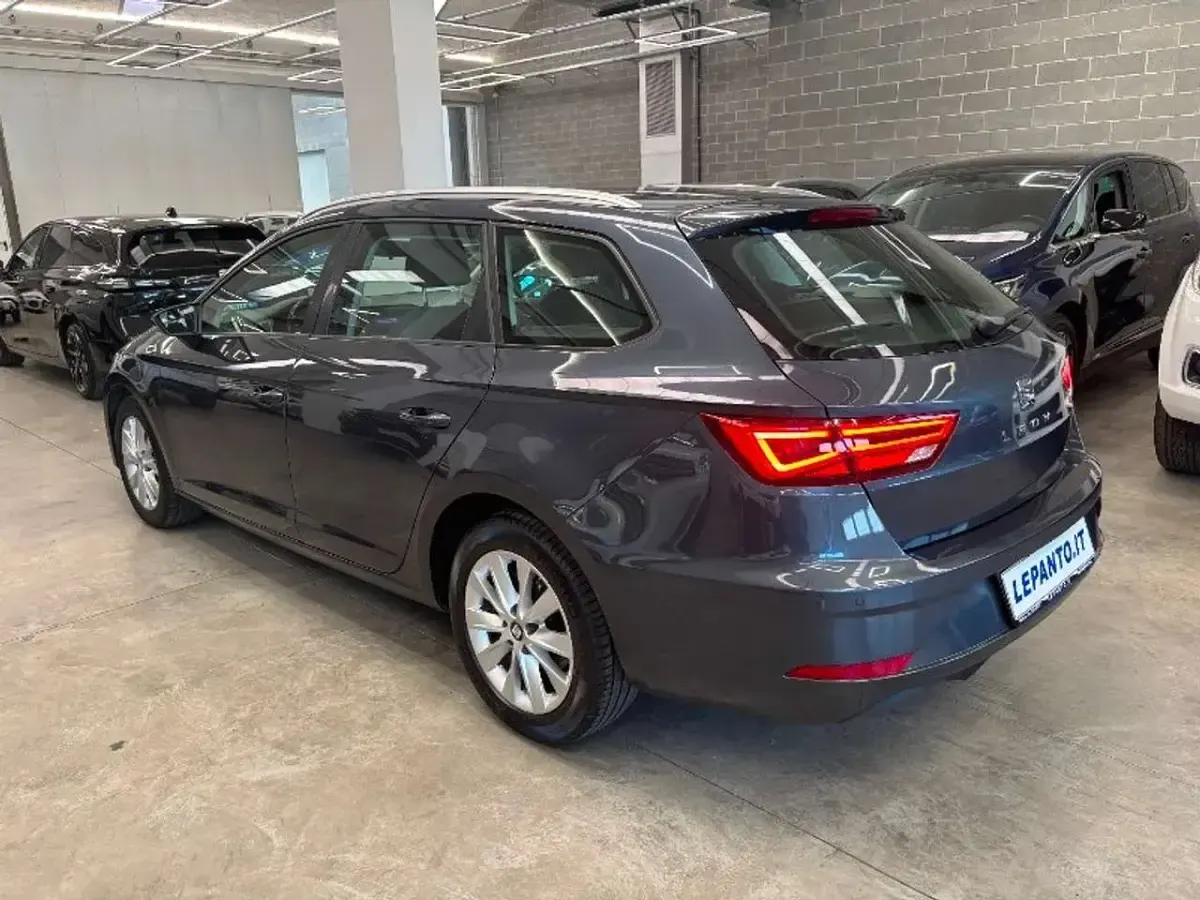 Usata Seat Leon ST Style 116 CV (85 kW) 2020 Grigio Station wagon