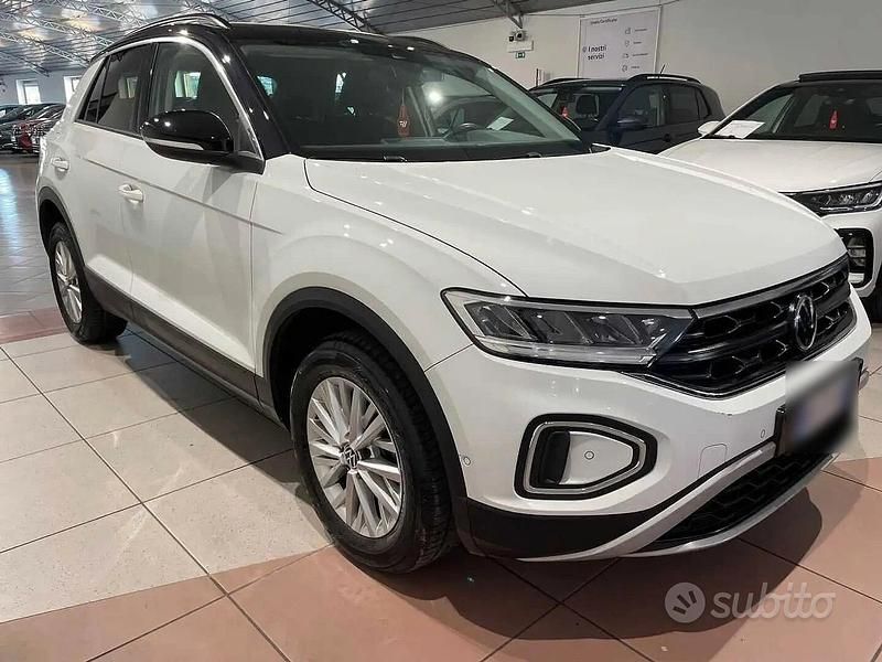 Usata VW T-Roc Life 110 CV (80 kW) 2022 Bianco SUV