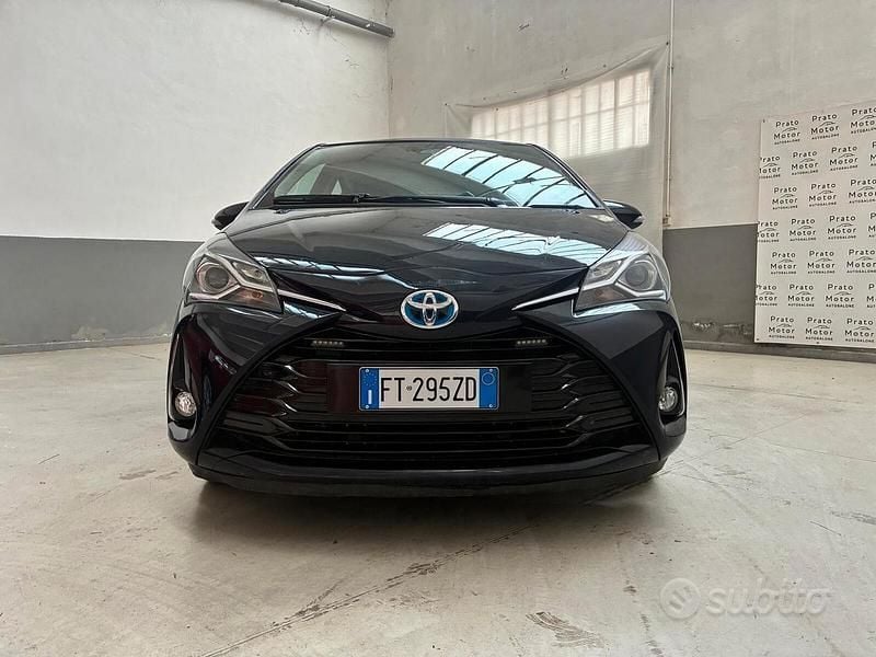 Grigio Usata 2019 Toyota Yaris Hybrid Edition Due volumi | 9990 € (Super prezzo) - Immagine 1/4