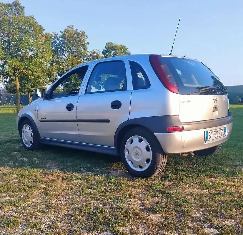 Usata Opel Corsa 75 CV (55 kW) 2002 Utilitaria