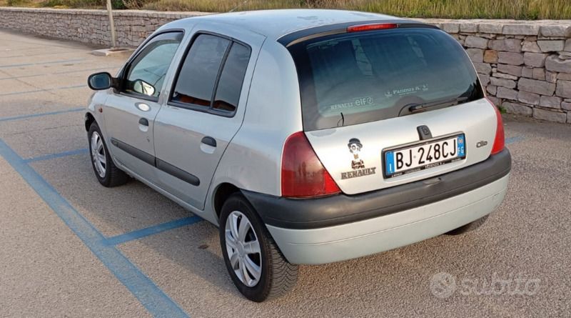 Usata Renault Clio II SE 48 CV (35 kW) 2000 Grigio Utilitaria
