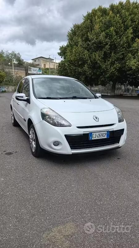 Usata Renault Clio III 75 CV (55 kW) 2011 Bianco Berlina