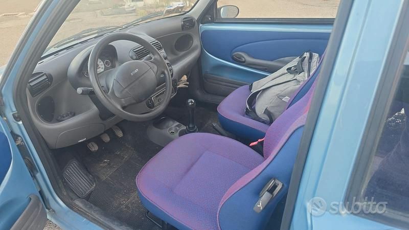 Usata Fiat 600 39 CV (28 kW) 1999 Blu Utilitaria