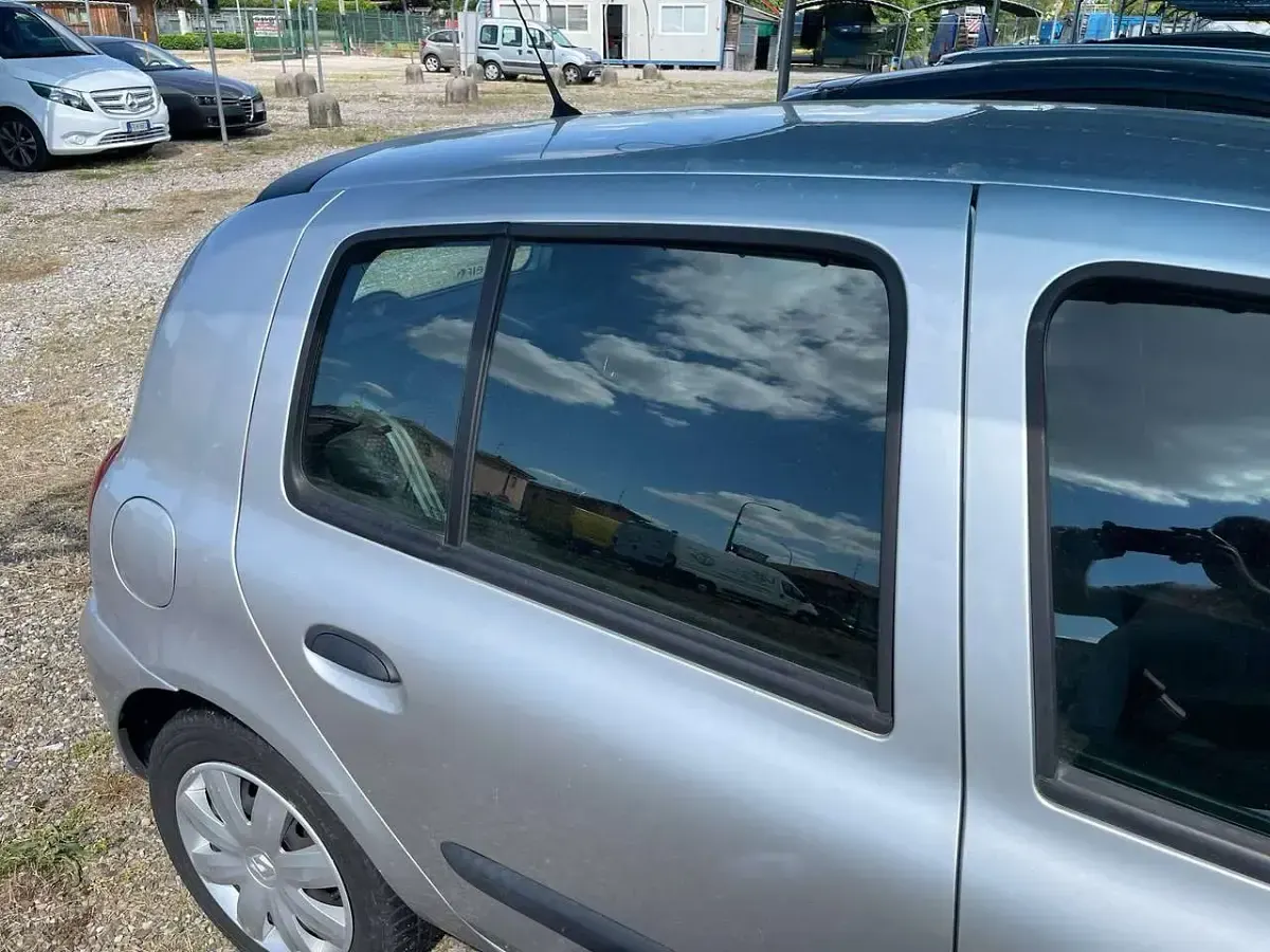 Usata Renault Clio II 58 CV (42 kW) 2008 Grigio Berlina