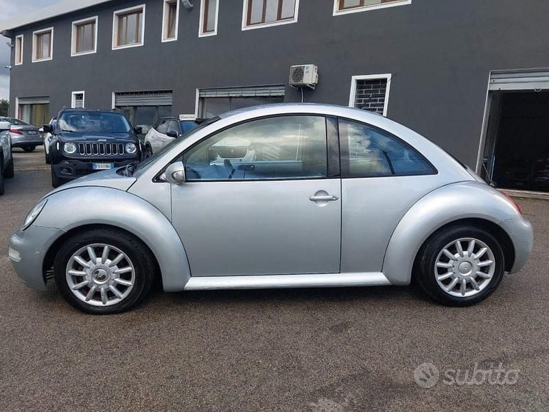 Usata VW New Beetle 105 CV (77 kW) 2006 Grigio Utilitaria