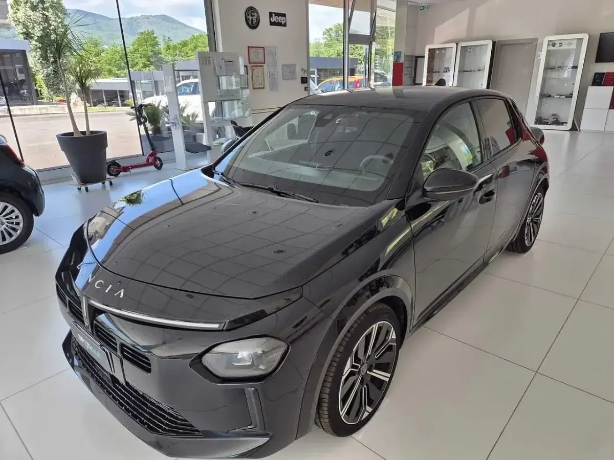 Usata Lancia Ypsilon 101 CV (74 kW) 2025 Nero Utilitaria