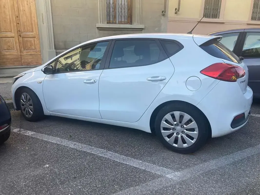 Usata Kia Ceed Active 98 CV (72 kW) 2014 Bianco Utilitaria