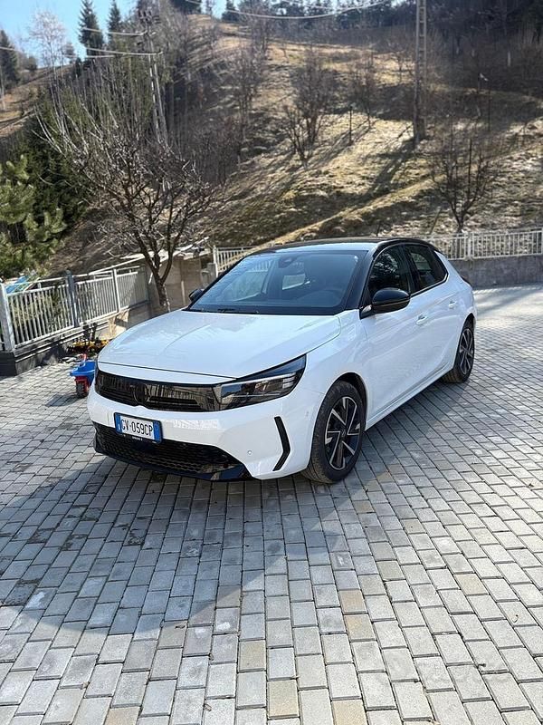 Usata Opel Corsa 100 CV (73 kW) 2024 Bianco Utilitaria