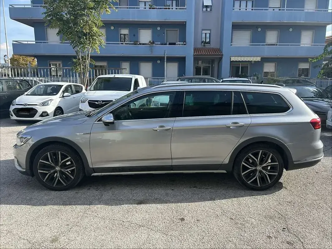 Usata VW Passat 239 CV (175 kW) 2018 Grigio Station wagon