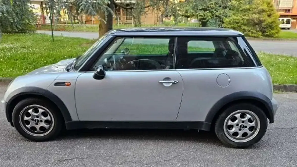 Usata Mini Cooper 116 CV (85 kW) 2004 Grigio Utilitaria