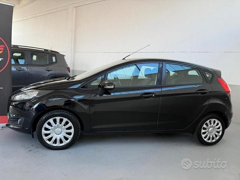 Usata Ford Fiesta 75 CV (55 kW) 2013 Nero Utilitaria