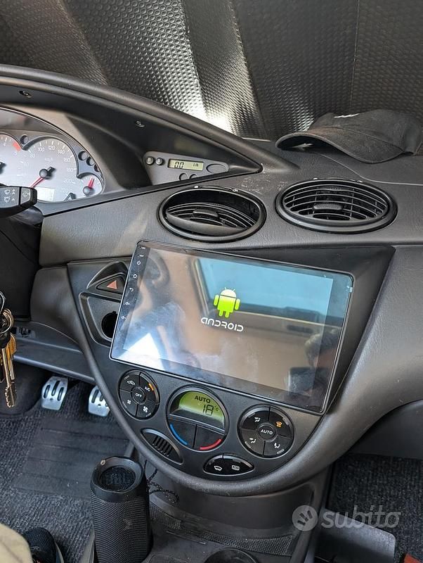 Usata Ford Focus 116 CV (85 kW) 2004 Blu Utilitaria