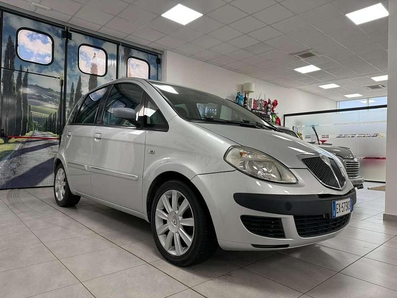 Usata Lancia Musa 95 CV (69 kW) 2005 Argento Monovolume