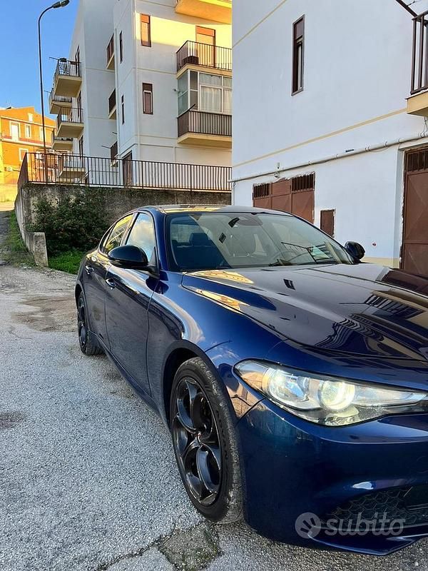 Usata Alfa Romeo Giulia 180 CV (132 kW) 2018 Blu Berlina