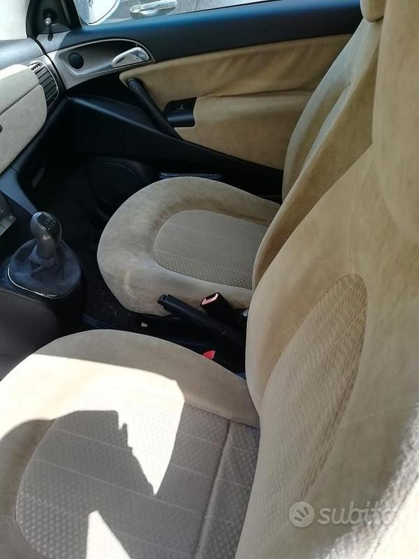 Usata Lancia Ypsilon 69 CV (50 kW) 2004 Grigio Utilitaria