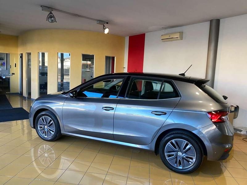 Grigio graphite met. Usata 2022 Skoda Fabia Style Tre volumi | 14.000 € (Buon prezzo) - Immagine 1/4