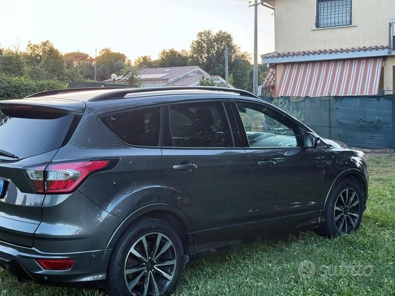 Usata Ford Kuga 120 CV (88 kW) 2019 Blu SUV