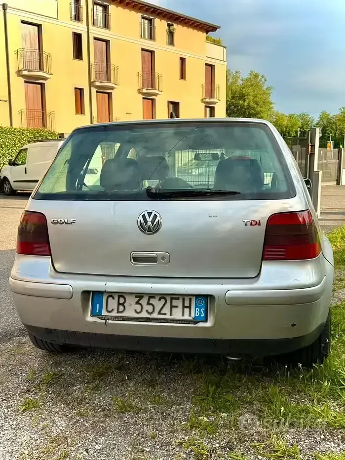 Usata VW Golf IV 130 CV (95 kW) 2002 Berlina