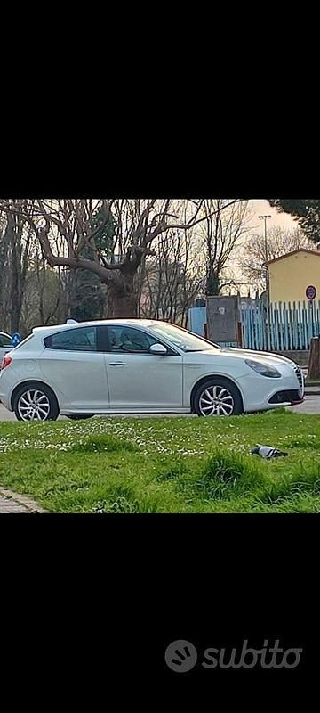 Usata Alfa Romeo Giulietta 105 CV (77 kW) 2011 Bianco Berlina