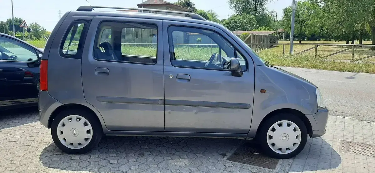 Usata Opel Agila 80 CV (58 kW) 2005 Grigio Monovolume