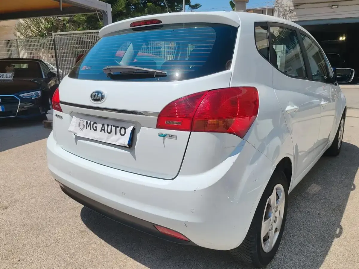 Usata Kia Venga Active 89 CV (65 kW) 2016 Bianco Utilitaria