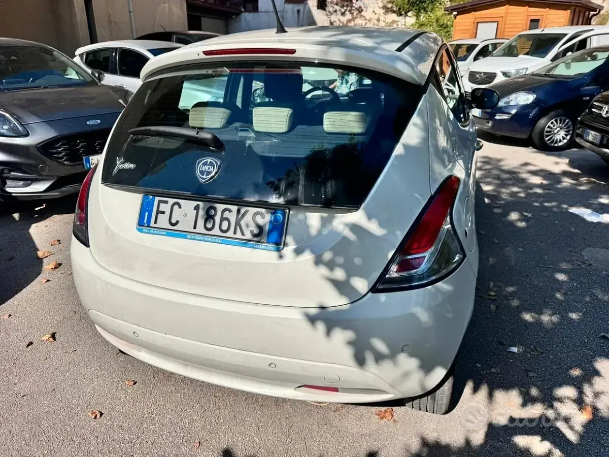 Usata Lancia Ypsilon S 95 CV (69 kW) 2015 Bianco Utilitaria