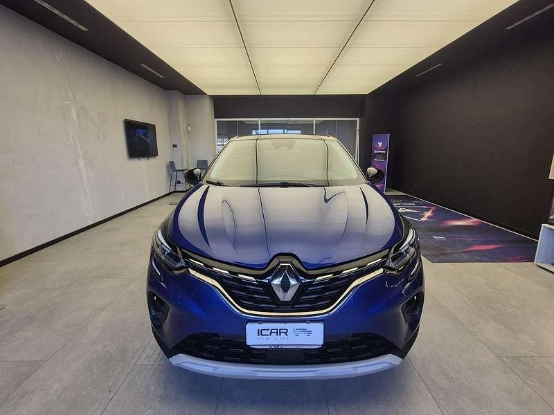 Usata Renault Captur Intens 101 CV (74 kW) 2023 Blu scuro met. SUV