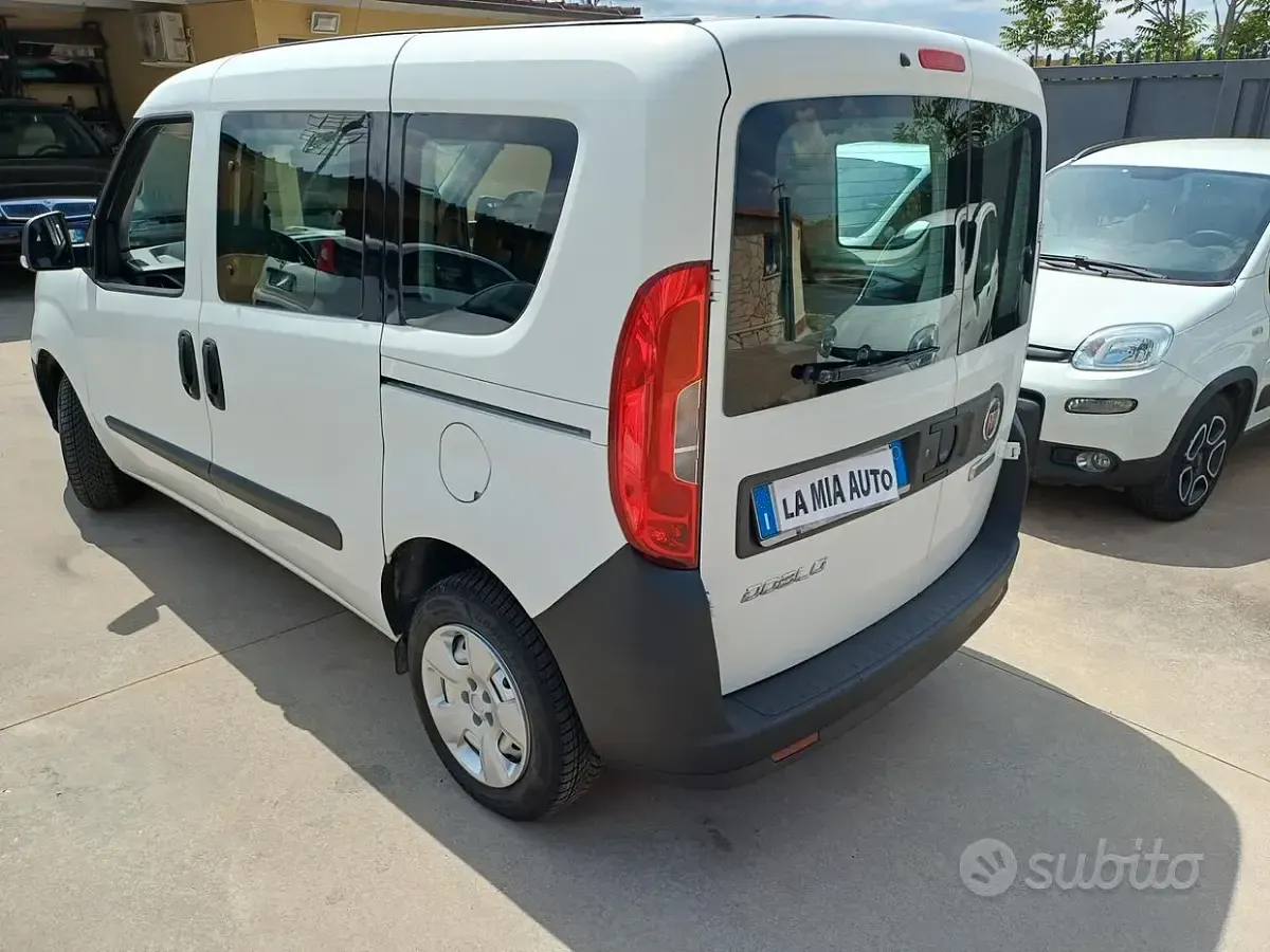 Usata Fiat Doblò 95 CV (69 kW) 2021 Bianco Monovolume