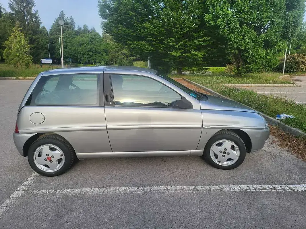 Usata Lancia 2000 60 CV (44 kW) 2001 Argento Berlina