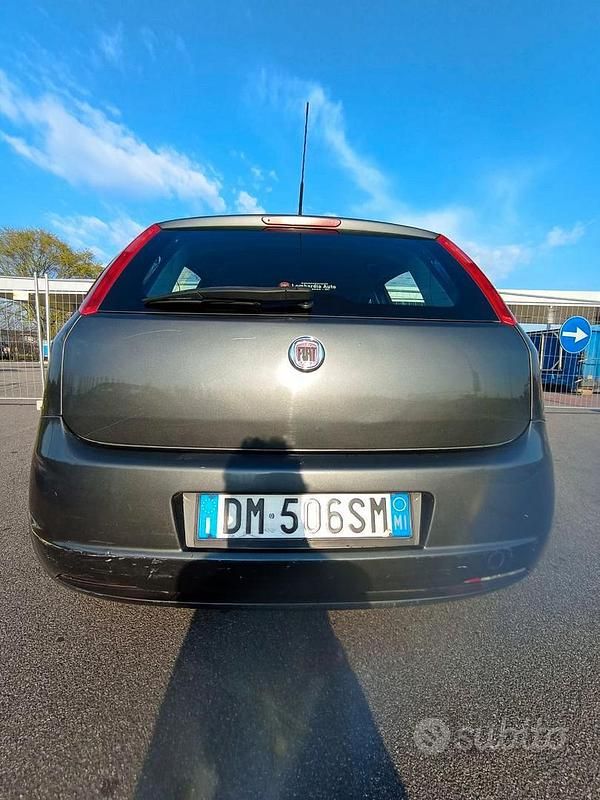 Usata Fiat Grande Punto Active 77 CV (56 kW) 2008 Grigio Utilitaria