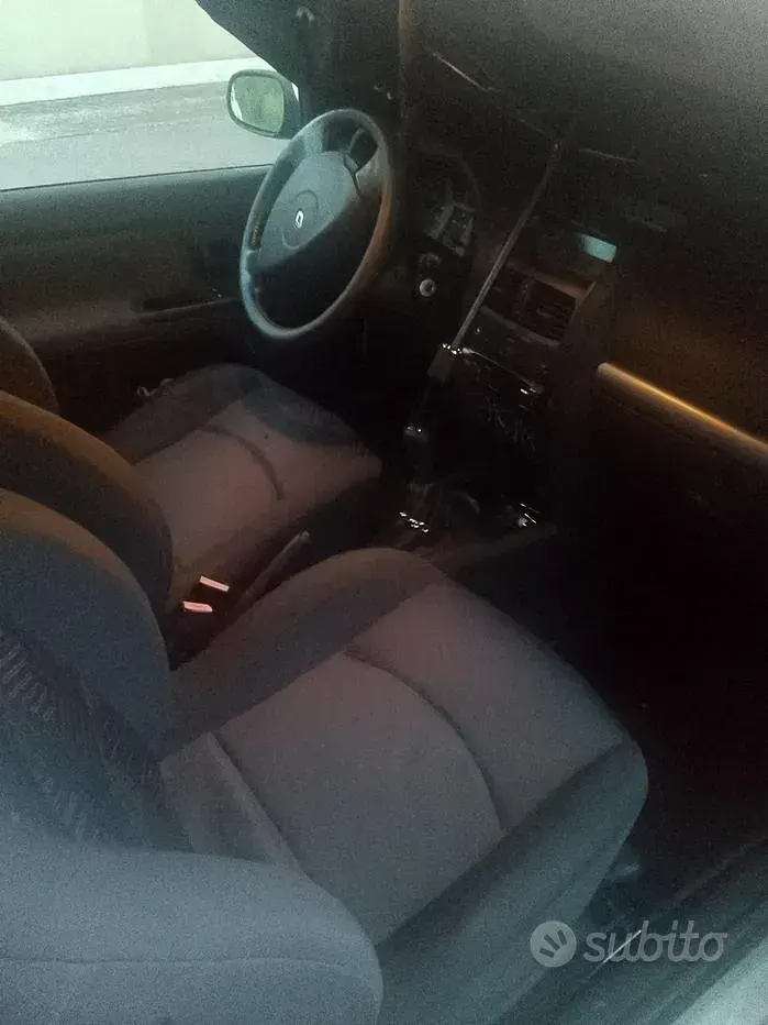 Usata Renault Clio 75 CV (55 kW) 2001 Grigio Berlina