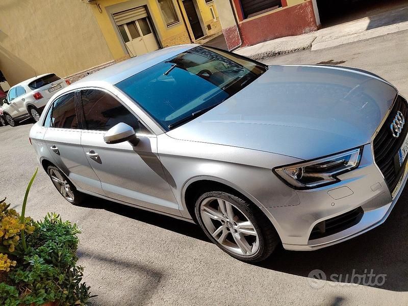 Grigio Usata 2019 Audi A3 Tre volumi | 16.500 € (Buon prezzo) - Immagine 1/4