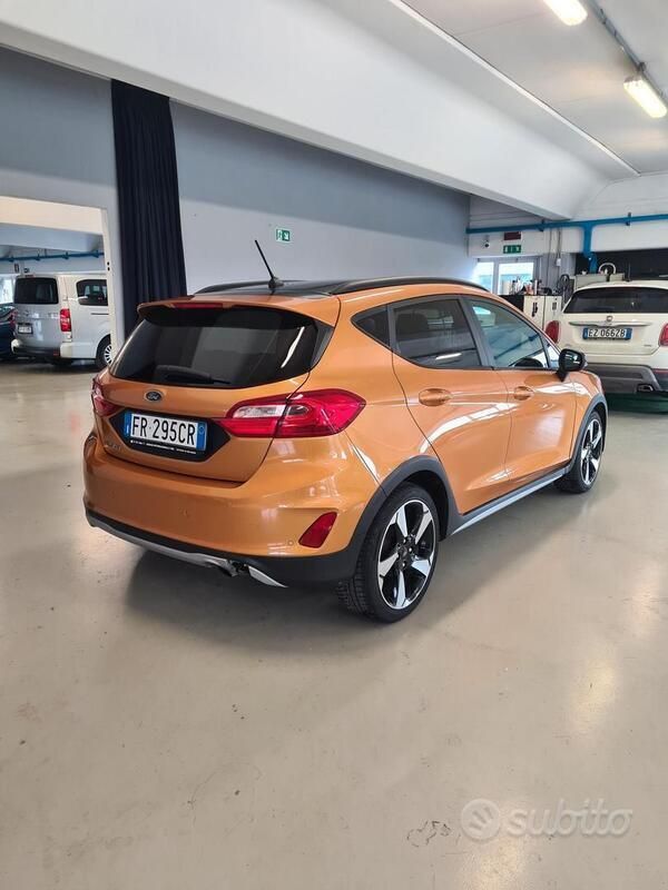 Usata Ford Fiesta Active 101 CV (74 kW) 2018 Marrone Utilitaria