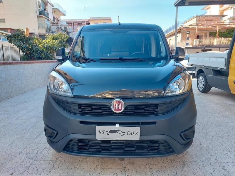 Usata Fiat Doblò Lounge 120 CV (88 kW) 2018 Nero Monovolume