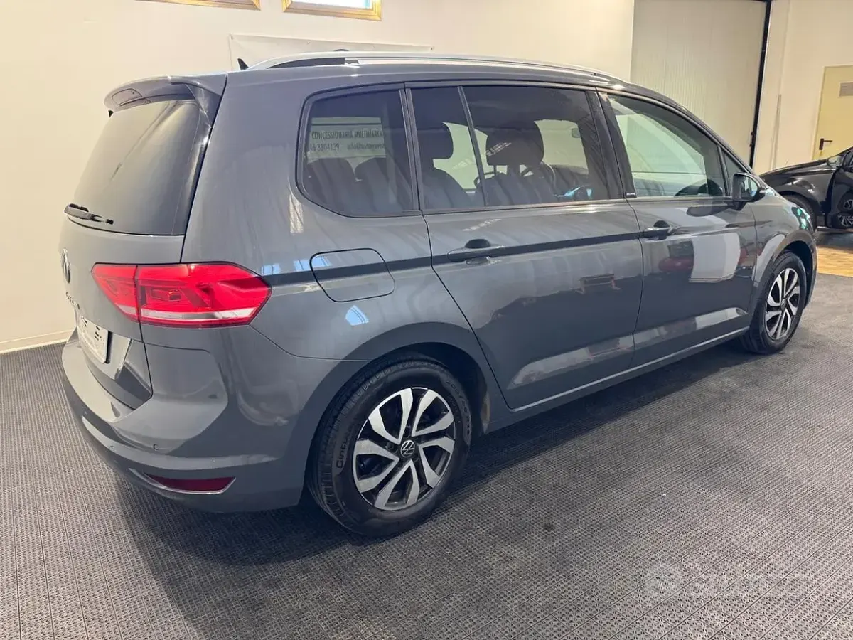 Usata VW Touran Style 122 CV (89 kW) 2022 Grigio Monovolume