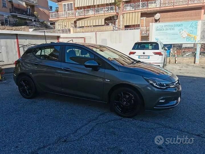 Käytetty Opel Astra 101 HP (74 kW) 2017 Harmaa Sedan
