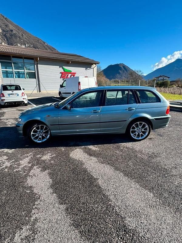 Begagnad BMW 330 184 HK (135 kW) 2002 Grön Sedan