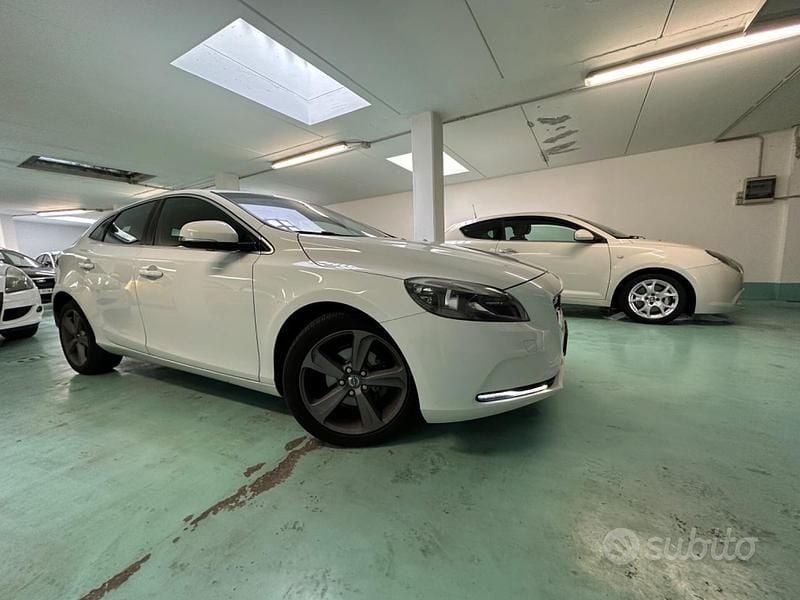 Usata Volvo V40 Summum 115 CV (84 kW) 2013 Bianco Station wagon