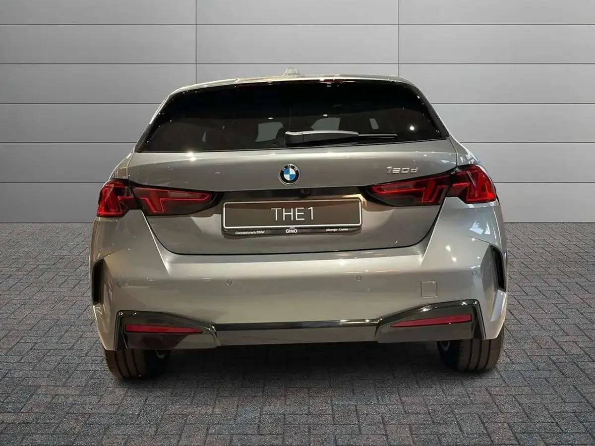Nuova BMW 120 150 CV (110 kW) 2025 Skyscraper grey metallic Utilitaria