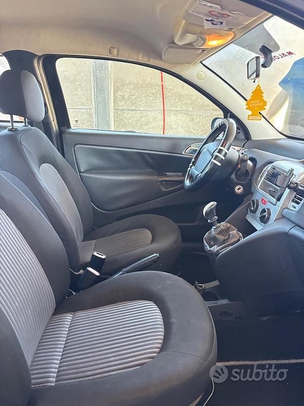 Usata Lancia Ypsilon 80 CV (58 kW) 2008 Nero Utilitaria